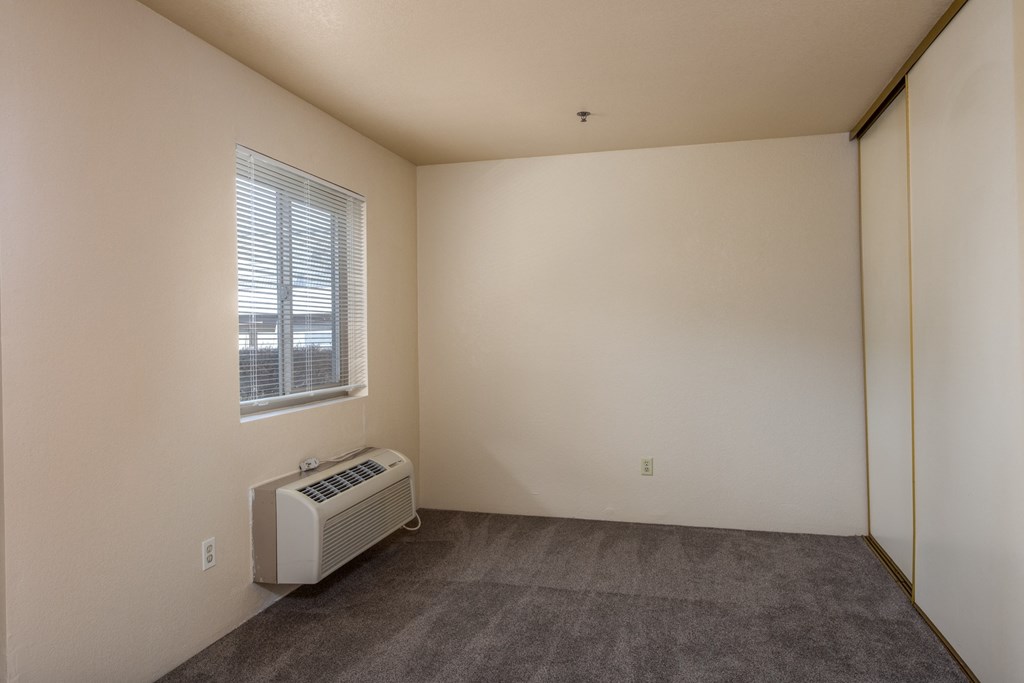 Vacant Bedroom at Altamont Apartments, Rohnert Park, CA