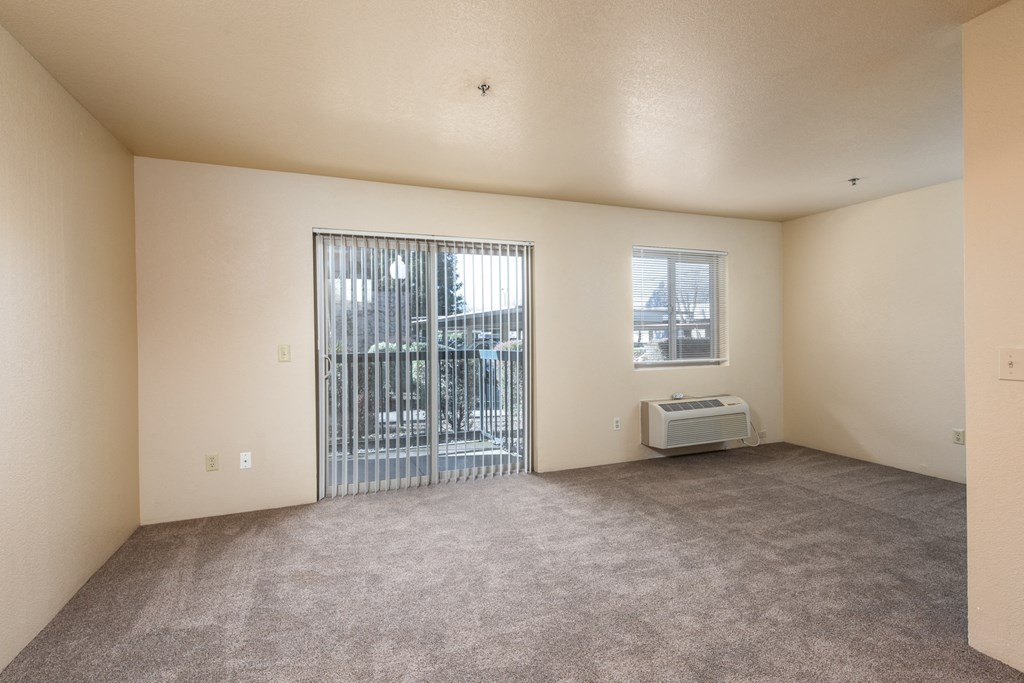 Unfurnished Living Area at Altamont Apartments, Rohnert Park, CA, 94928