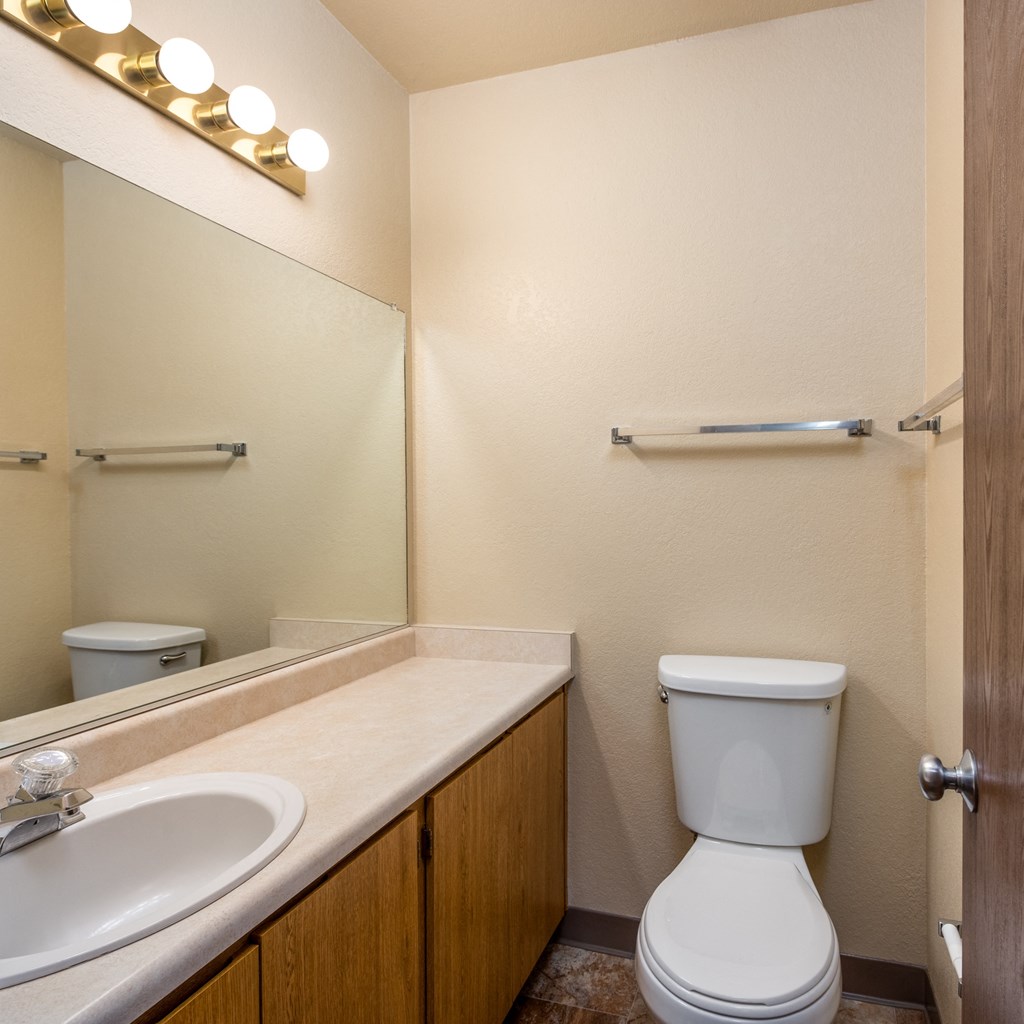 Soaking Tubs With Ceramic Tile at Altamont Apartments, Rohnert Park, 94928