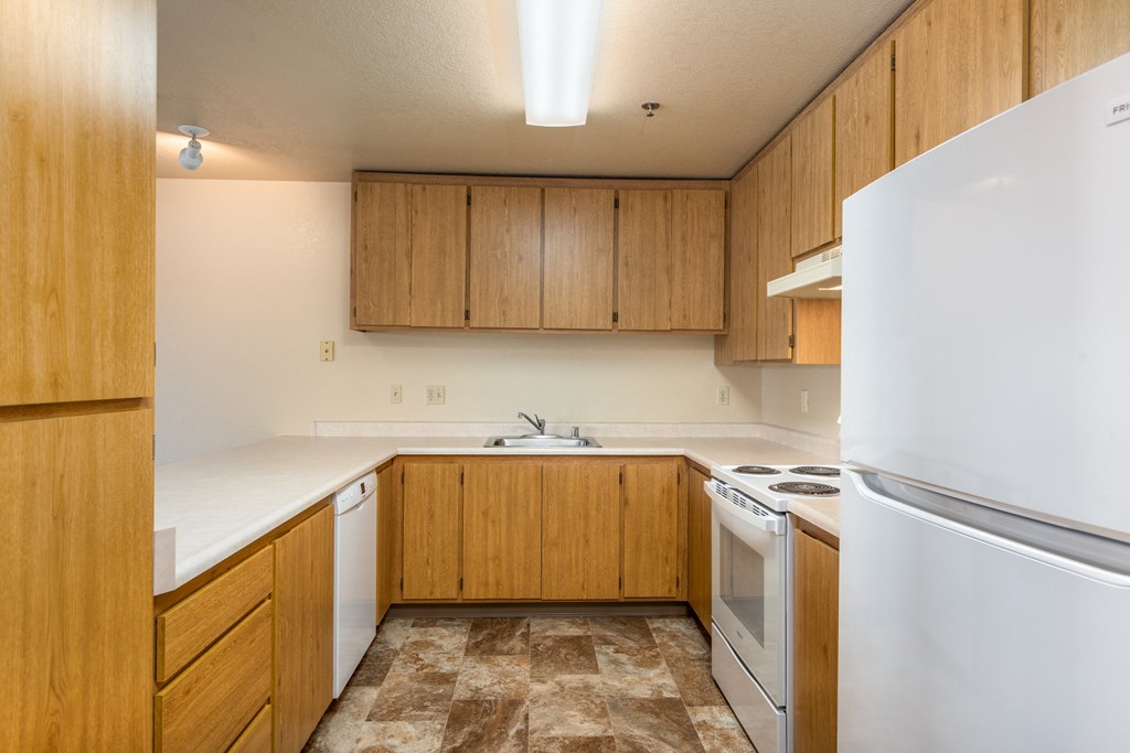 Well Organised Kitchen at Altamont Apartments, Rohnert Park, CA