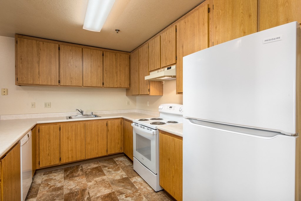 Well Equipped Kitchen at Altamont Apartments, Rohnert Park, CA, 94928