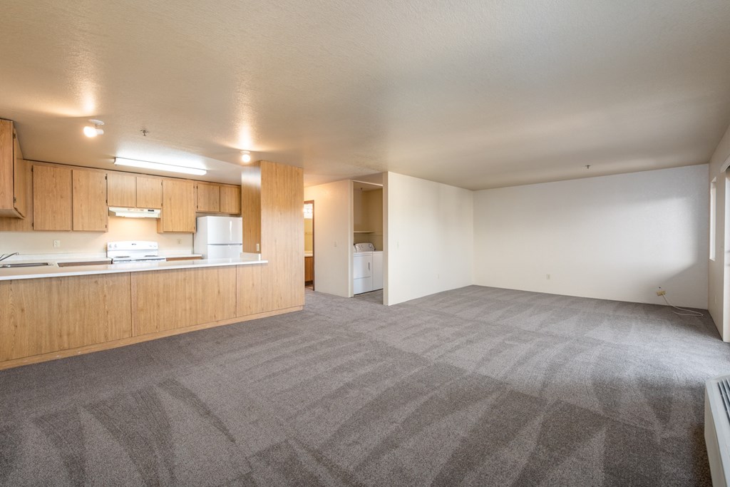Lush Wall-To-Wall Carpeting at Altamont Apartments, Rohnert Park, 94928