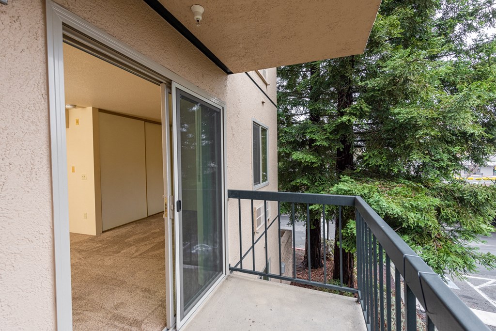 Large Balcony at Altamont Apartments, Rohnert Park, 94928