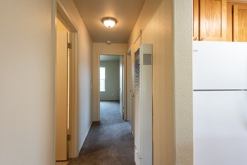2400-2452 Edgewater Drive 2 Beds Condo for Rent - Photo Gallery 33
