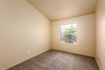 2400-2452 Edgewater Drive 2 Beds Condo for Rent - Photo Gallery 38