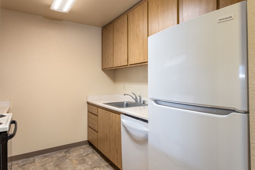 Kitchen Appliances at Altamont Apartments, California, 94928