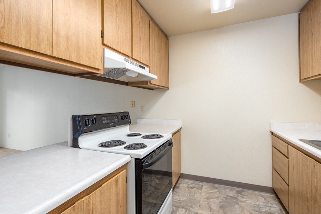 Fully Equipped  Kitchen at Altamont Apartments, Rohnert Park, California