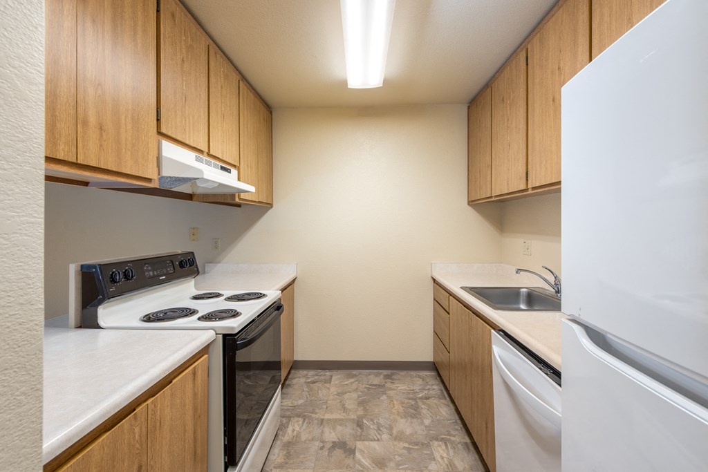 Fully Furnished Kitchen at Altamont Apartments, Rohnert Park, 94928