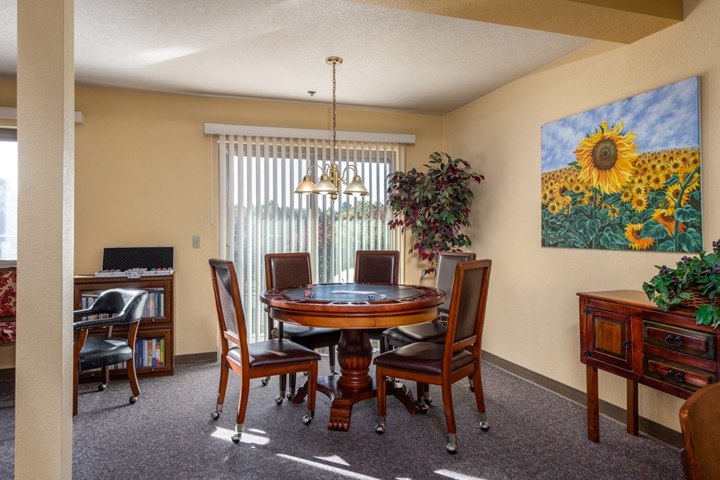 Dining Area at Altamont Apartments, Rohnert Park, CA