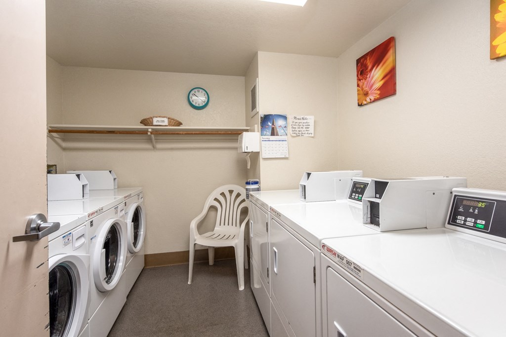 Laundry Room at Altamont Apartments, Rohnert Park