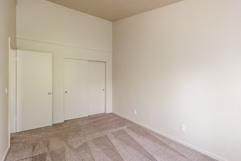 2400-2452 Edgewater Drive 2 Beds Condo for Rent - Photo Gallery 18