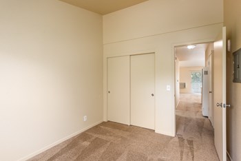 2400-2452 Edgewater Drive 2 Beds Condo for Rent - Photo Gallery 23