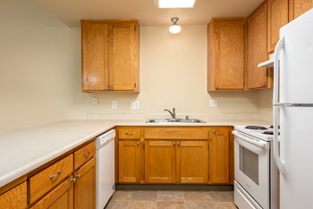2400-2452 Edgewater Drive 2 Beds Condo for Rent - Photo Gallery 10