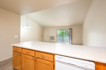 2400-2452 Edgewater Drive 2 Beds Condo for Rent - Photo Gallery 13