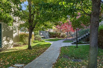 2400-2452 Edgewater Drive 2 Beds Condo for Rent - Photo Gallery 3