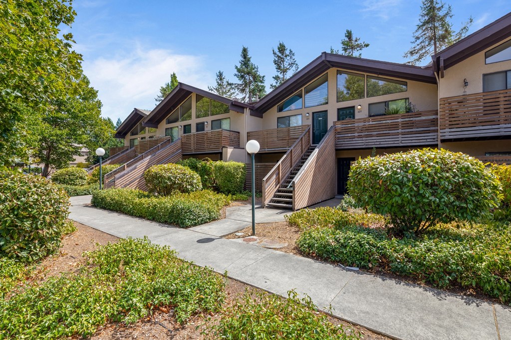 Courtyard at Edgewood Apartments, Rohnert Park, CA, 94928