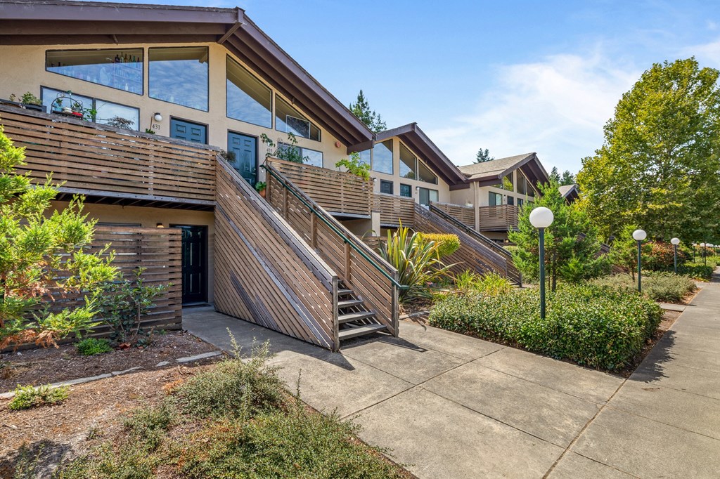 Green Space In Courtyard at Edgewood Apartments, Rohnert Park, 94928