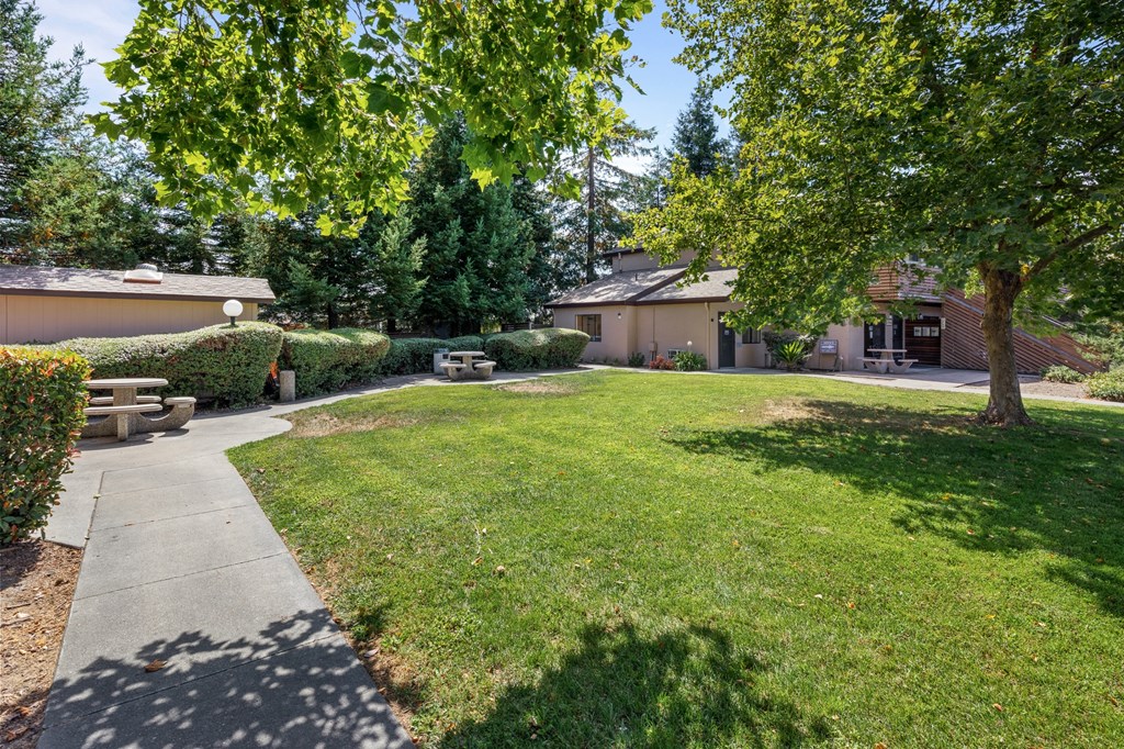 Courtyard Green Space at Edgewood Apartments, Rohnert Park, CA