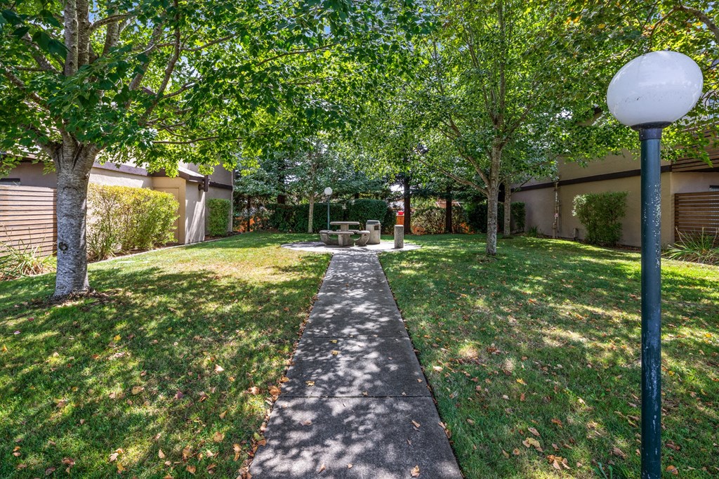 Green Space at Edgewood Apartments, Rohnert Park, California