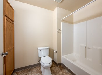 360-786 Laguna Drive 1 Bed Apartment for Rent - Photo Gallery 13