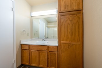 360-786 Laguna Drive 1 Bed Apartment for Rent - Photo Gallery 12