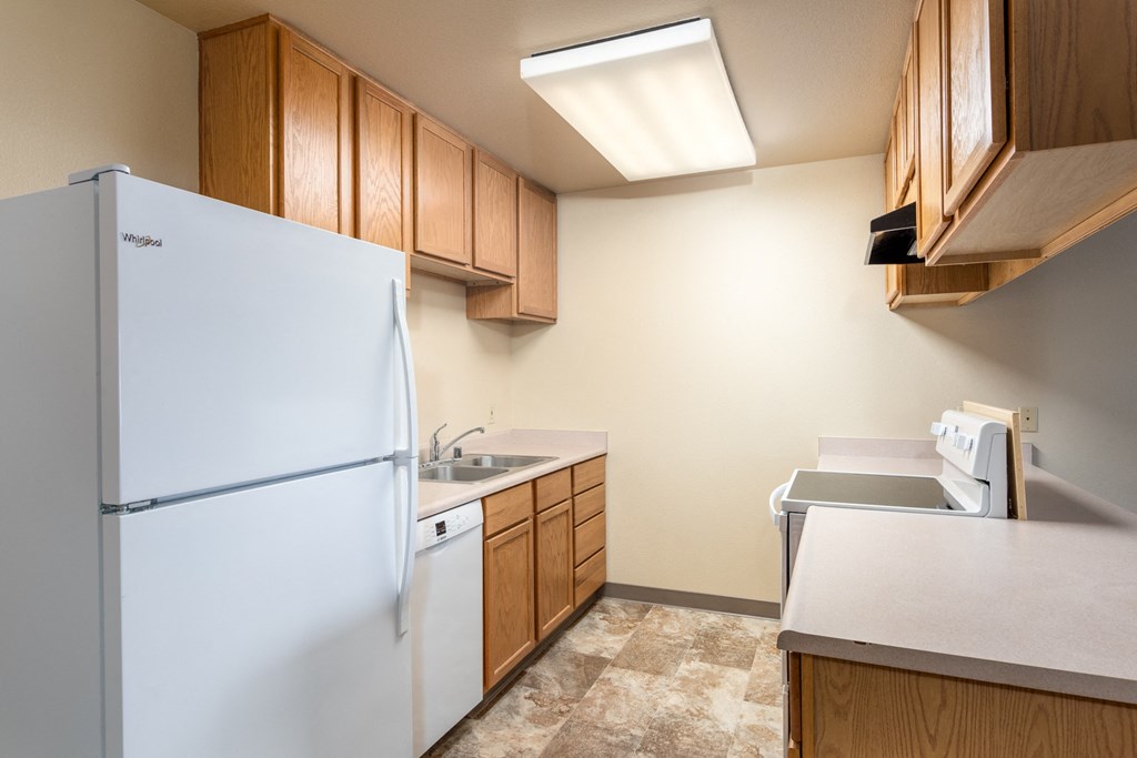 Fully Equipped Kitchen at Manor Apartments, Rohnert Park, CA, 94928