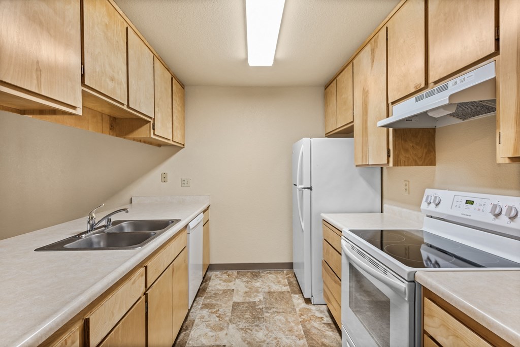 Modern Kitchen With Custom Cabinet at Meadowrock Apartments, Santa Rosa, CA, 95403