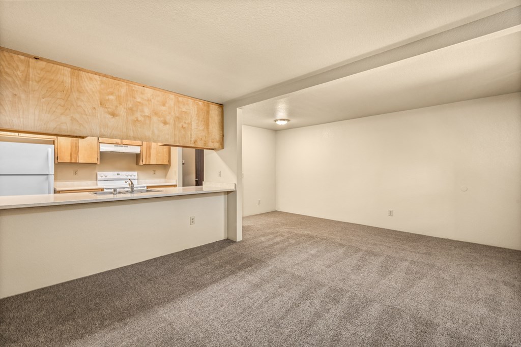 Unfurnished Living Area at Meadowrock Apartments, Santa Rosa, CA, 95403