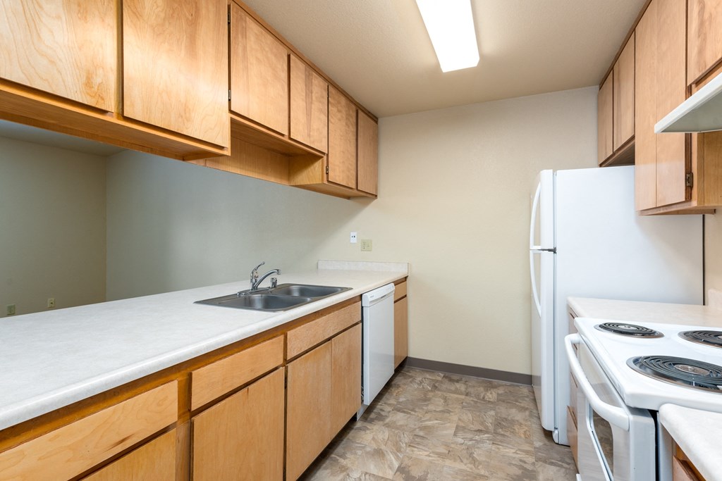 Fully Furnished Kitchen at Meadowrock Apartments, Santa Rosa