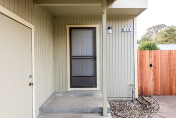 1600-1646 Becky Court 2 Beds Duplex/Triplex for Rent - Photo Gallery 3