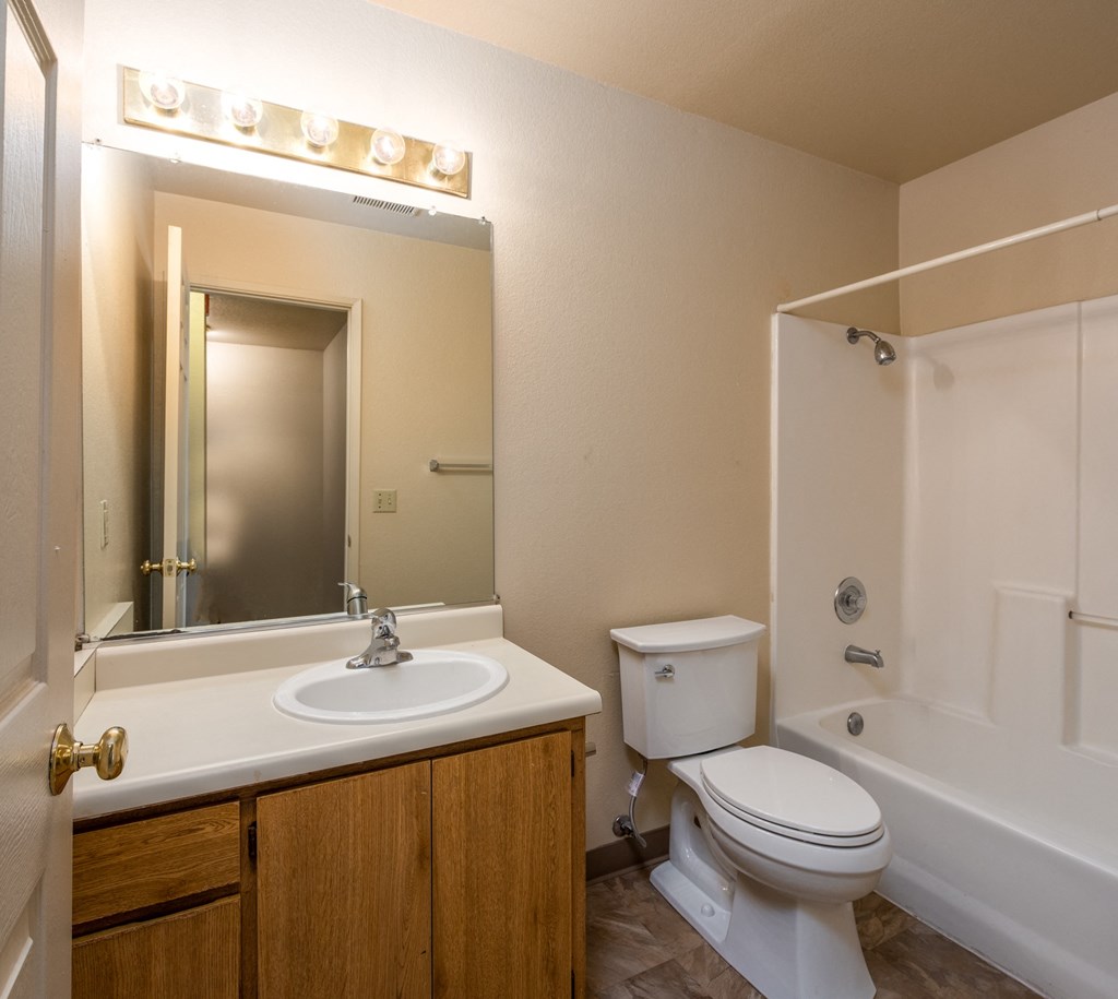 Modern Bathroom at Meadowview Apartments, California, 95407