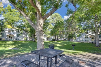 5901 Pierce Street 1-4 Beds Apartment for Rent - Photo Gallery 5