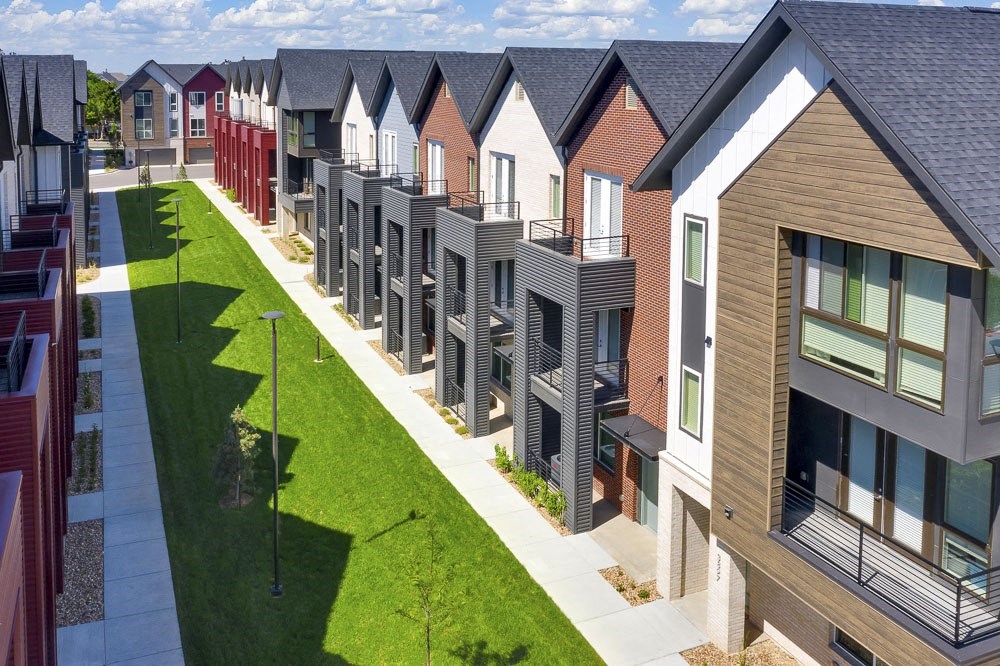 Ariel view of townhomes with greenery