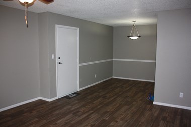 5901 Pierce Street 3 Beds Apartment for Rent - Photo Gallery 1