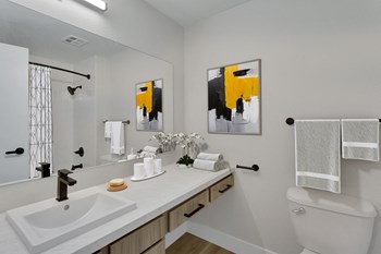 Renovated bathroom - Photo Gallery 13