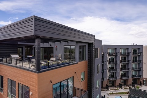 rooftop lounge of apartments in centennial co