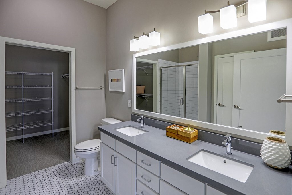 ArcataApartmentsGoldenValleyMNBathroom1