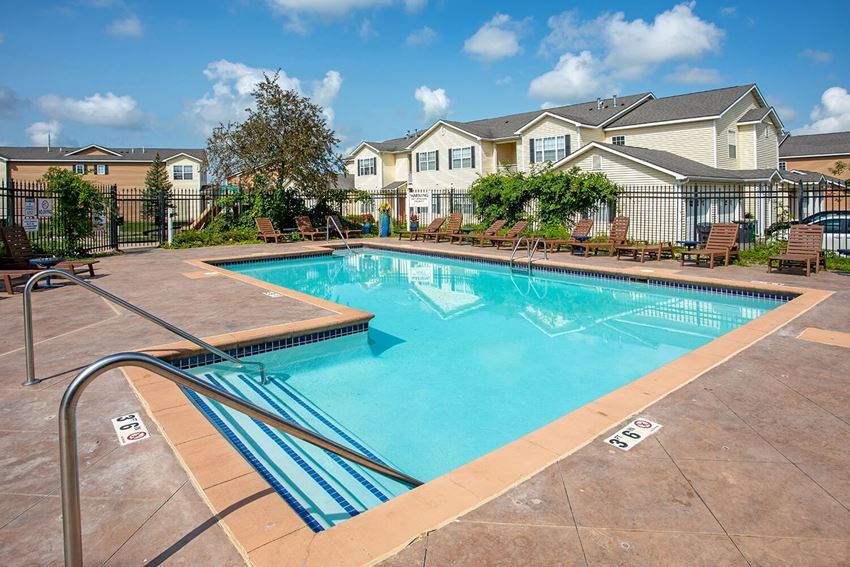 Cascade Shores Townhomes + Flats, 182 GrandeVille Road SW, Rochester