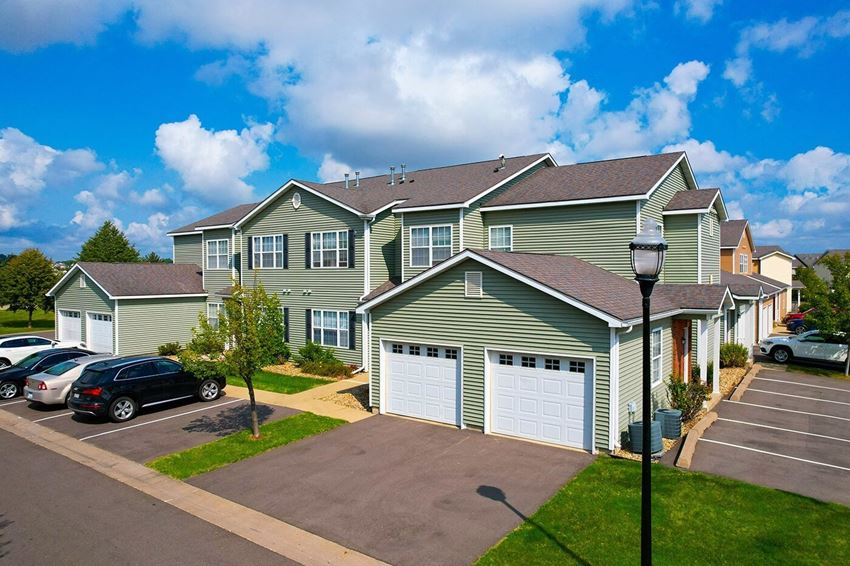 Cascade Shores Townhomes + Flats, 182 GrandeVille Road SW, Rochester