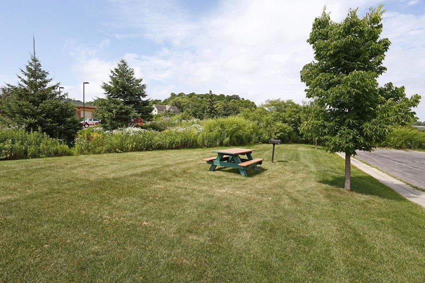 Cascade Shores Townhomes + Flats, 182 GrandeVille Road SW, Rochester