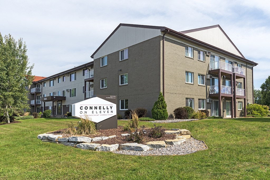 ConnellyApartmentsBurnsvilleMNPropertyGrounds