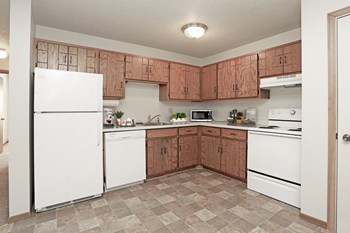 813 7th Street South 1-3 Beds Apartment for Rent - Photo Gallery 3