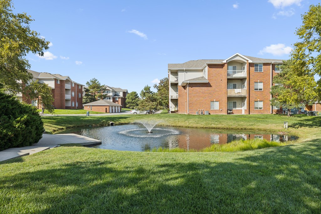 A large building with a fountain in front of it.