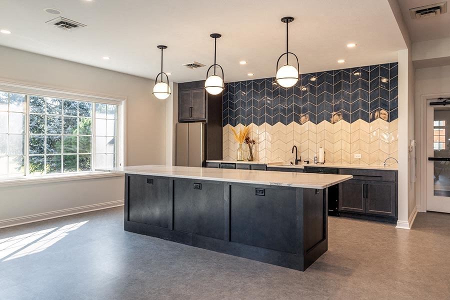 Community kitchen perfect for entertaining friends and family.