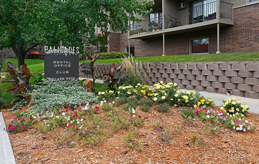 Palisades Apartments, 560 West Sandhurst Drive, Roseville, MN RentCafe