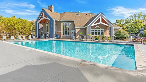Leasing office with pool