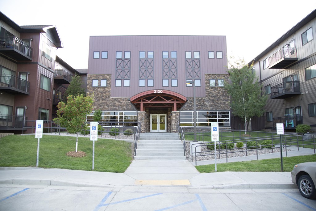 Exterior River Ridge Building Entrance and Handicap Parking