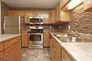 Beautiful tile backsplash in the kitchen. - Photo Gallery 2