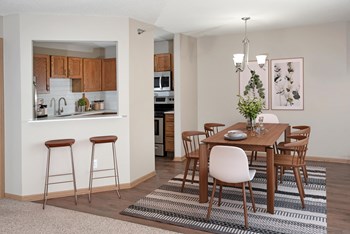 Kitchen Table and Barstools - Photo Gallery 4
