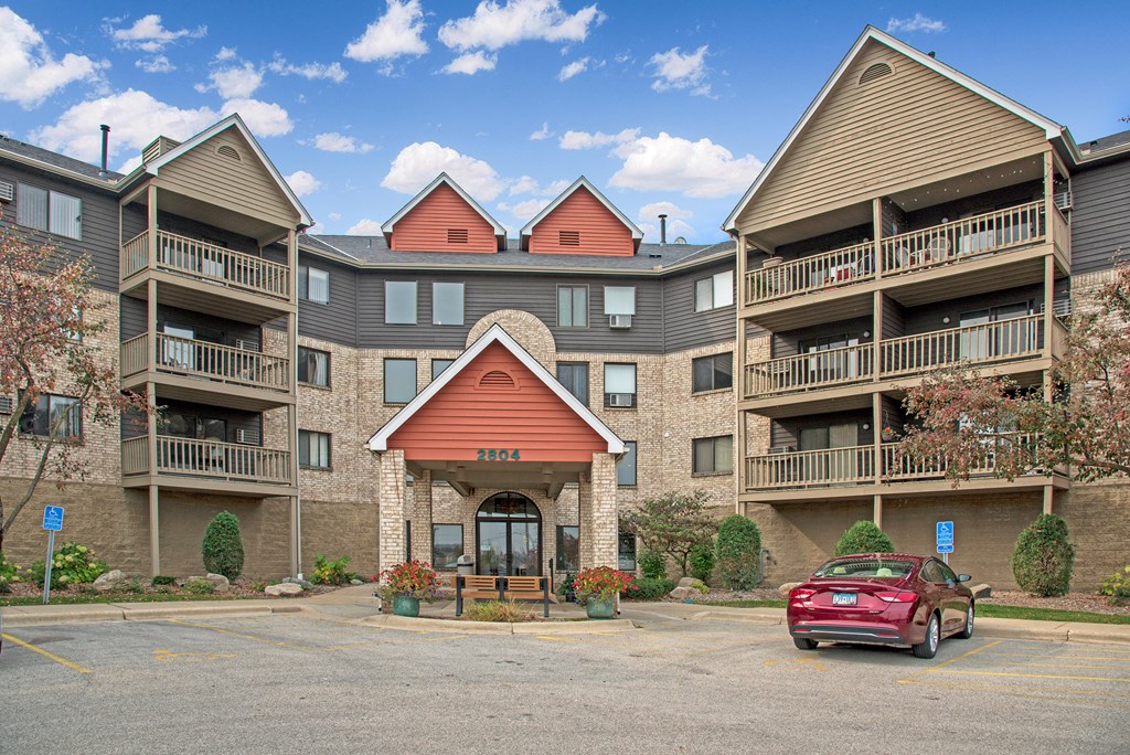 Exterior Woodridge Building